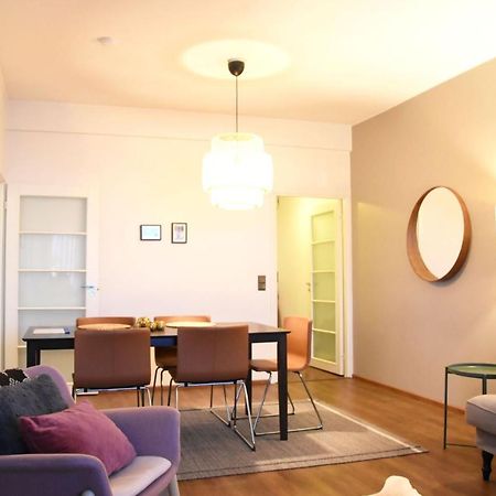 Cozy And Bright 2-Bedroom Apartment Washer And Dryer, King Size Bed โรวานิเอมิ ภายนอก รูปภาพ