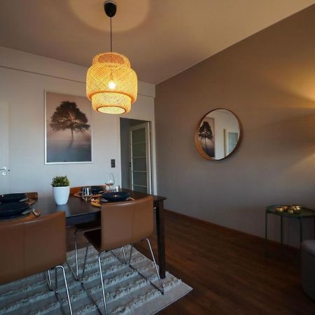 Cozy And Bright 2-Bedroom Apartment Washer And Dryer, King Size Bed โรวานิเอมิ ภายนอก รูปภาพ