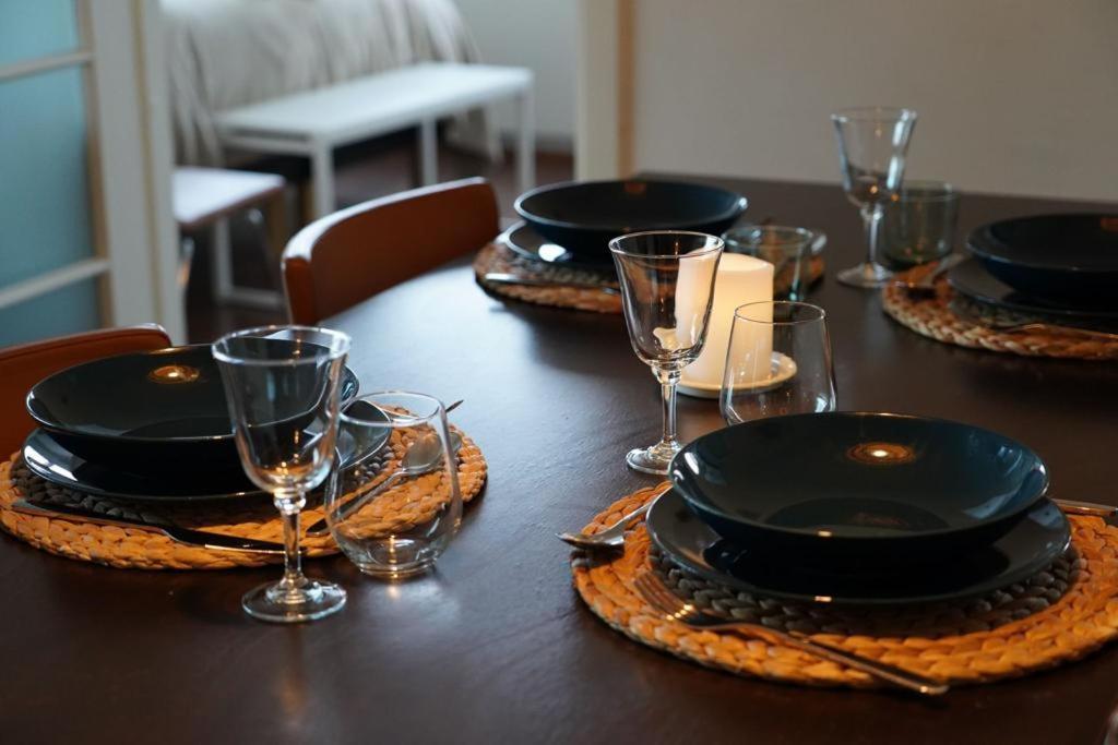 Cozy And Bright 2-Bedroom Apartment Washer And Dryer, King Size Bed โรวานิเอมิ ภายนอก รูปภาพ