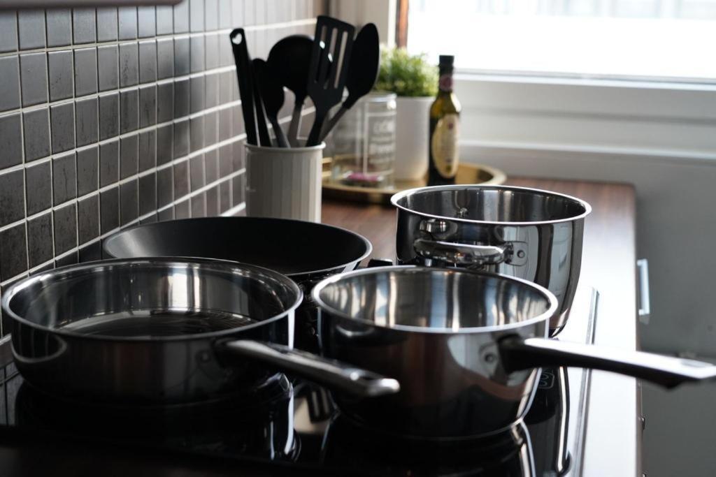 Cozy And Bright 2-Bedroom Apartment Washer And Dryer, King Size Bed โรวานิเอมิ ภายนอก รูปภาพ