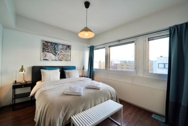 Cozy And Bright 2-Bedroom Apartment Washer And Dryer, King Size Bed โรวานิเอมิ ภายนอก รูปภาพ