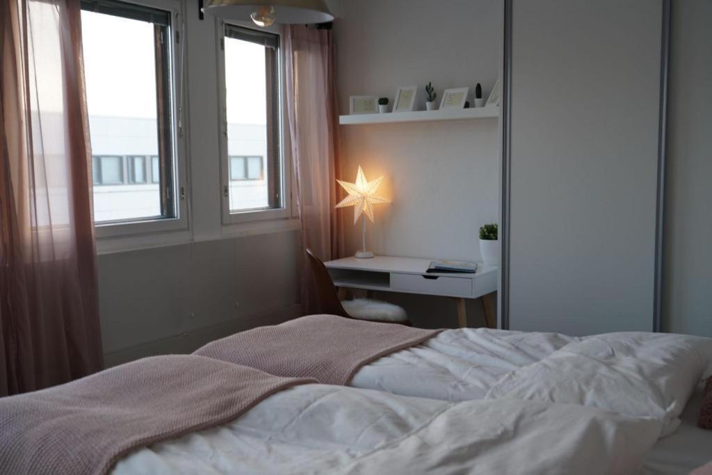 Cozy And Bright 2-Bedroom Apartment Washer And Dryer, King Size Bed โรวานิเอมิ ภายนอก รูปภาพ